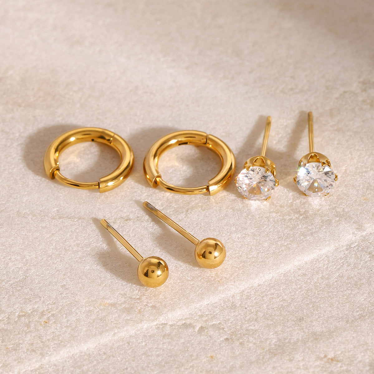 Stacking oorbellen set 3 paar goud – huggies en bolletjes-studs